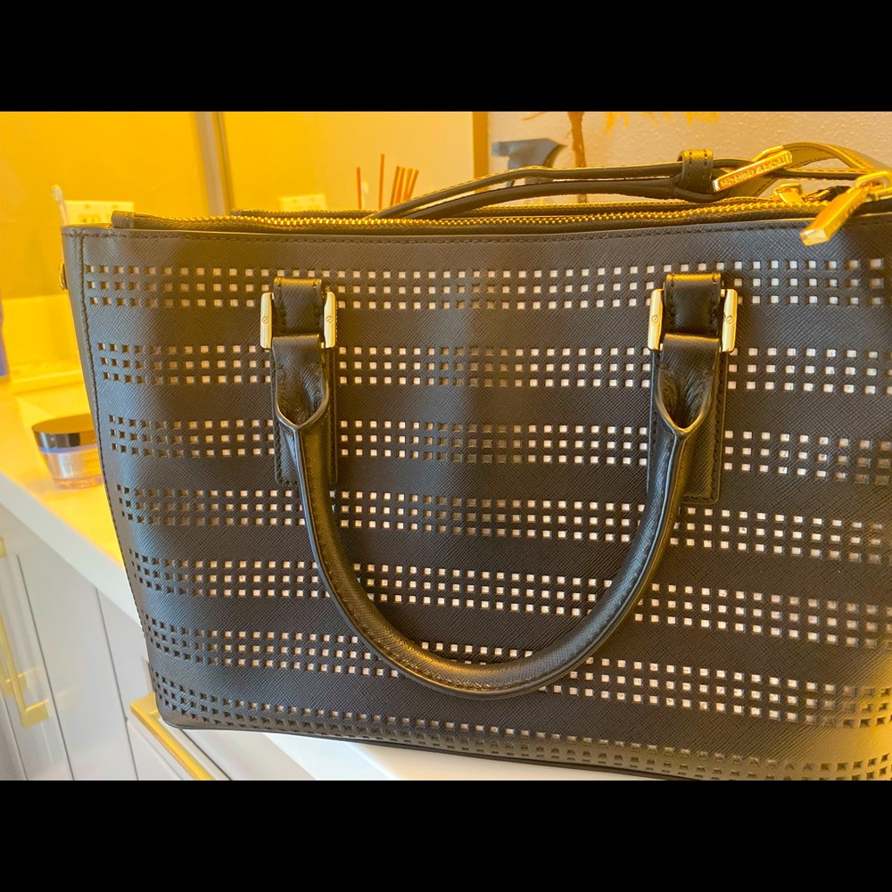 Tory Burch Robinson Tote with shoulder strap